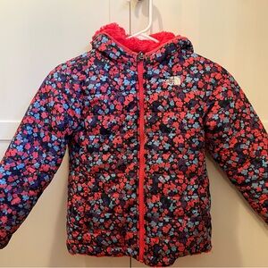 The North Face Reversible Mossbud Swirl Puffer Jacket for Cold Weather